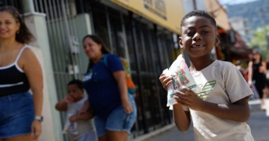 Fé e alegria marcam o dia de Cosme e Damião no Rio de Janeiro