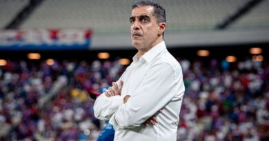 Fortaleza anuncia saída do técnico português Renato Paiva