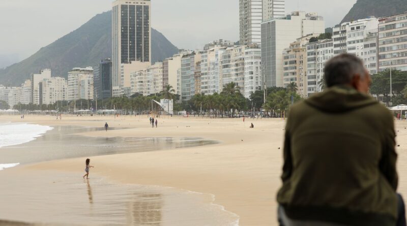 Frente fria chega ao Rio com pancadas de chuva e vento forte
