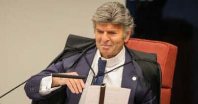 Fux cita inompetência do STF para julgar ação contra Bolsonaro