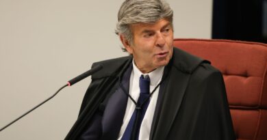 Fux vota para anular ação penal sobre golpe por cerceamento de defesa