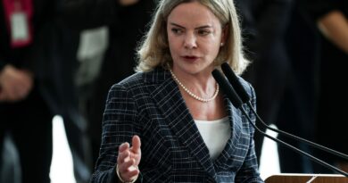 Gleisi critica EUA por fala de uso de "poder militar" contra Brasil