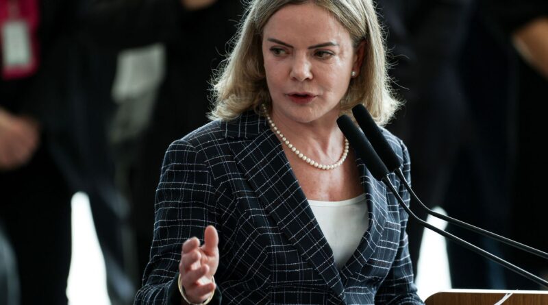 Gleisi critica EUA por fala de uso de "poder militar" contra Brasil