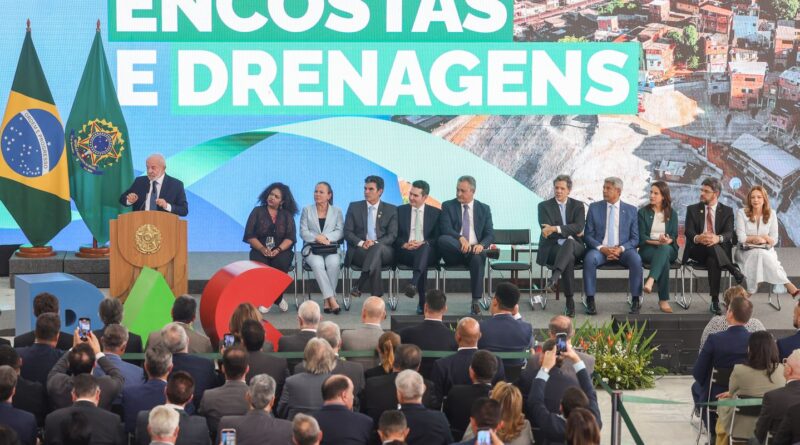 Governo anuncia R$ 11,7 bilhões do Novo PAC para drenagem e encostas