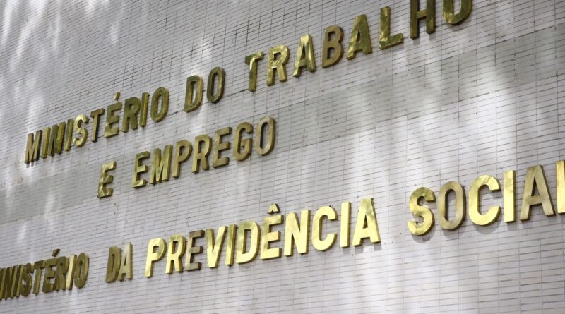 Governo notifica patrões sobre atraso do FGTS de empregadas domésticas