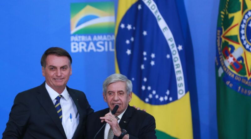 Heleno se distanciou de Bolsonaro e não sabia de golpe, diz advogado