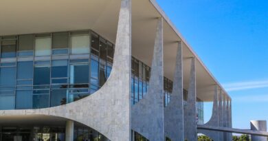 Homem tenta subir rampa do Palácio do Planalto duas vezes na madrugada
