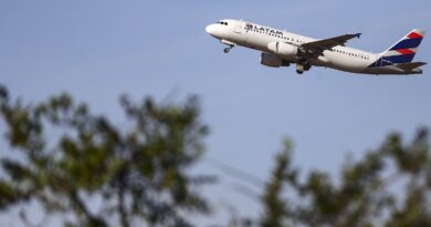 Latam anuncia compra de 24 aviões da Embraer
