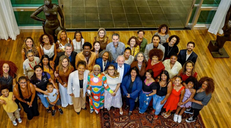 Lula assiste filme sobre catadora e alerta para invisibilidade