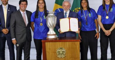 Lula diz que enviará projeto de lei para incentivar futebol feminino