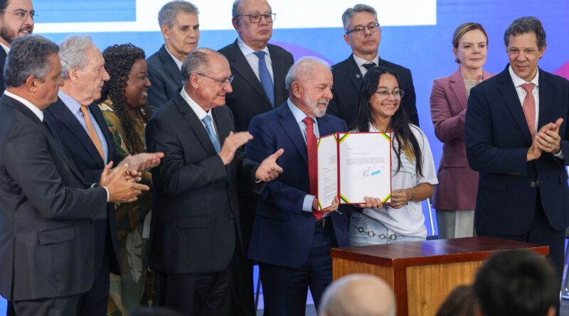 Lula sanciona lei contra adultização de crianças nas redes