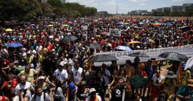 Milhares marcham no DF contra anistia a golpistas e PEC da Blindagem