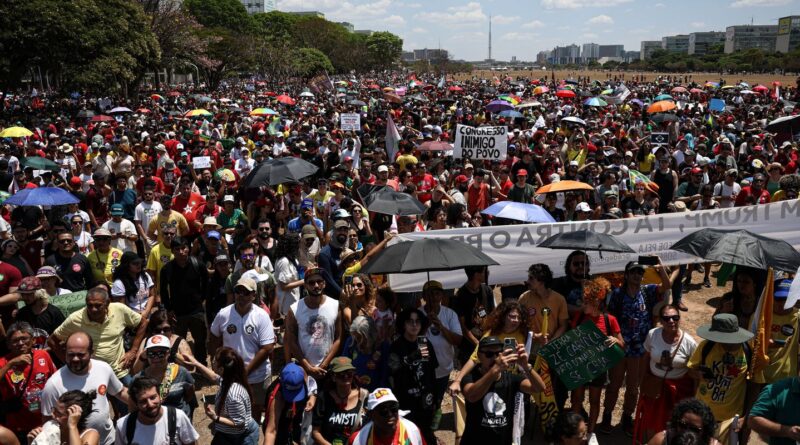 Milhares marcham no DF contra anistia a golpistas e PEC da Blindagem