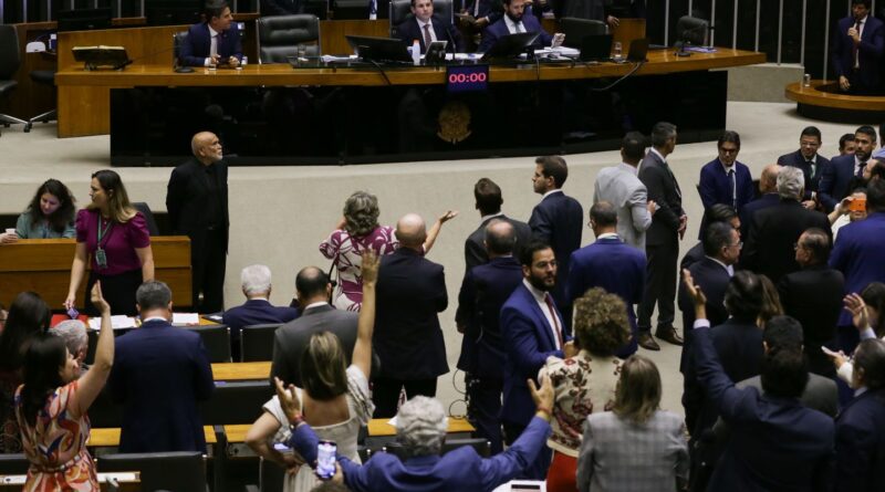 Motta anuncia votação de urgência para projeto de anistia a golpistas