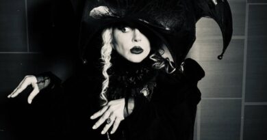 Netflix revela caracterização de Lady Gaga como professora em ‘Wandinha’; veja