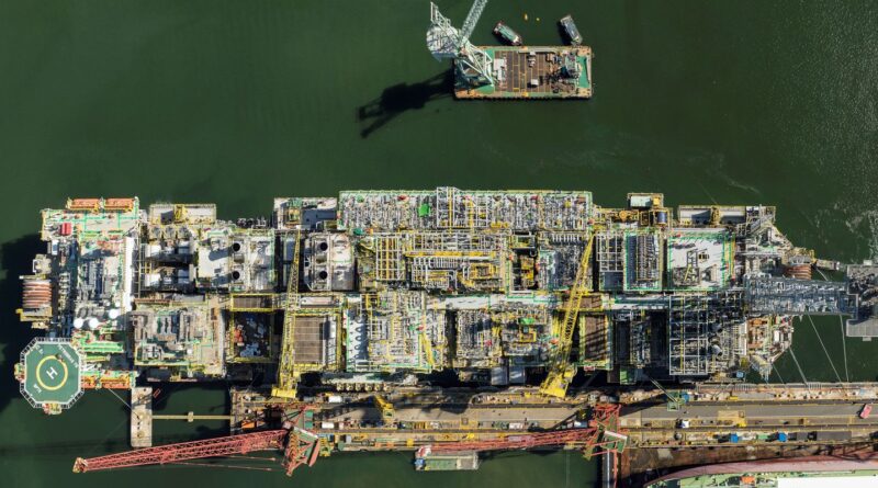Nova plataforma chega ao pré-sal e pode aumentar produção em 20%