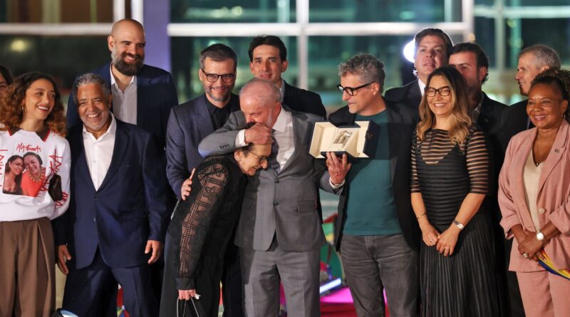 "O Agente Secreto vai representar o nosso cinema com louvor", diz Lula