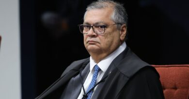 PF indicia mulher que tentou agredir Flávio Dino durante voo