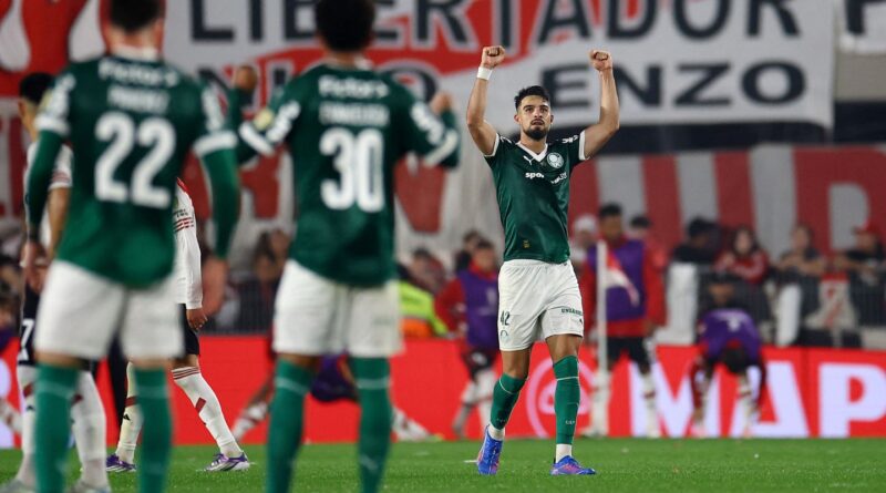 Palmeiras supera pressão e derrota River no Monumental de Núñez