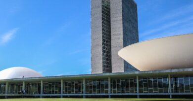 Projeto que derruba regras sobre aborto legal em crianças avança na Câmara