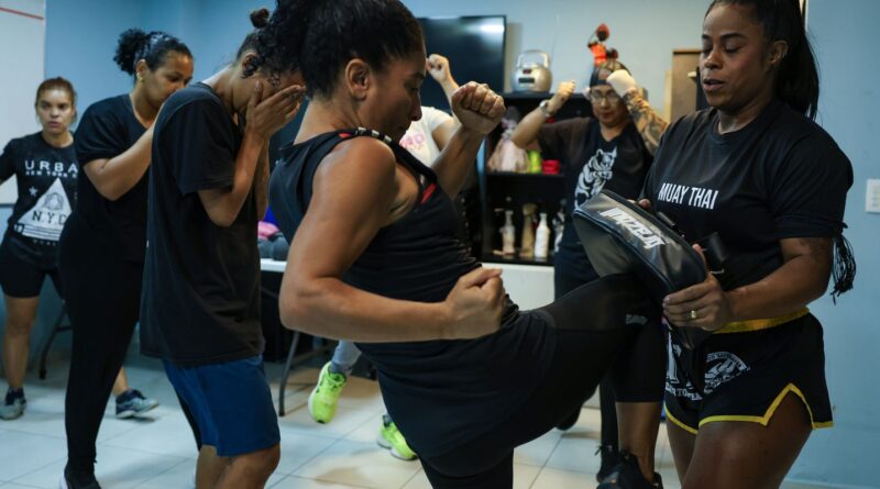 Projeto social no Rio oferece aulas de defesa pessoal para mulheres