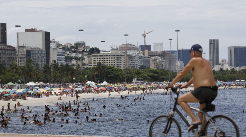 Rio teve um dia de sol forte, mas o final de semana o tempo muda