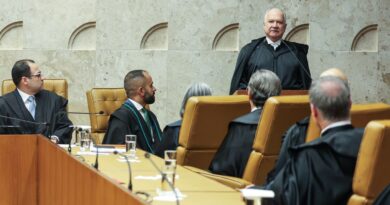 STF não deixará de julgar leis que afrontam a Constituição, diz Fachin