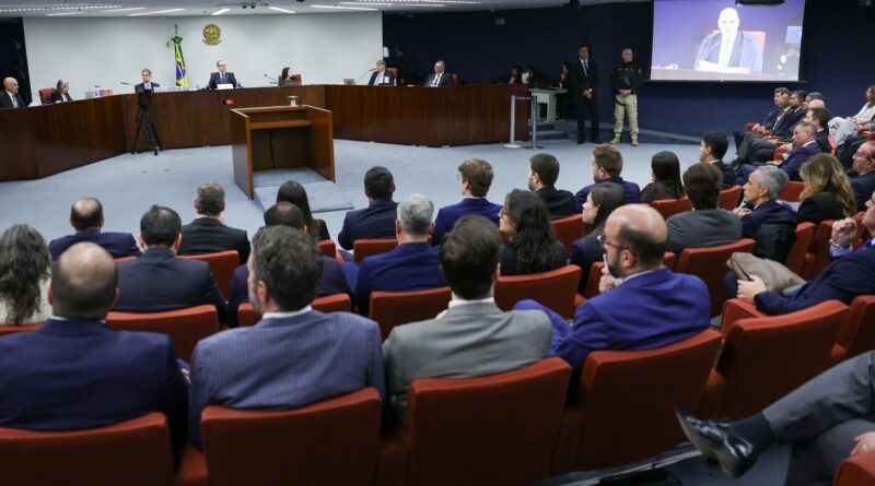 STF retoma julgamento de Bolsonaro após pausa; defesas serão ouvidas