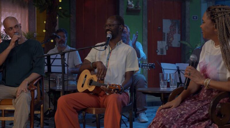 Samba na Gamboa: roda do Poeira Pura mescla hits do gênero e bate-papo