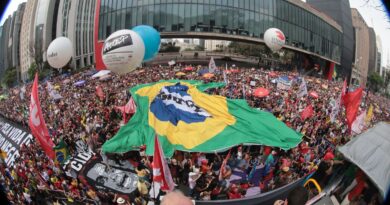 São Paulo tem 42 mil pessoas em ato contra PEC da Blindagem e anistia