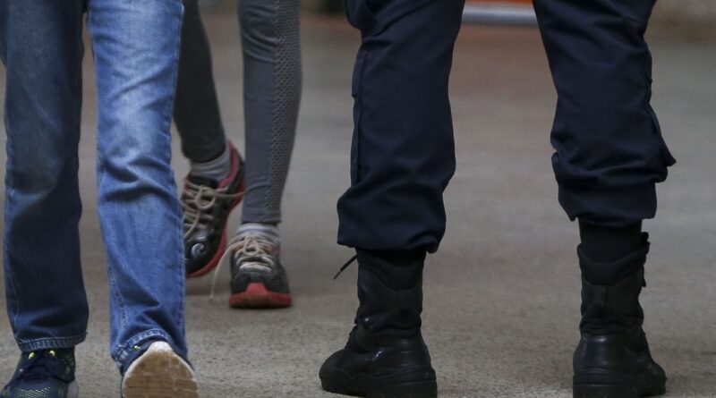 TCE suspende processos seletivos para escolas cívico-militares em SP