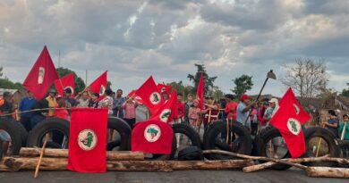 Tocantins: MST bloqueia rodovia para cobrar desapropriação de área
