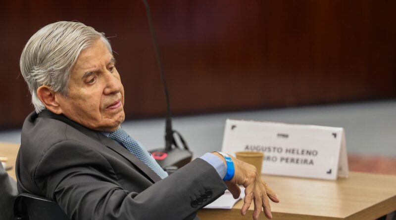 Trama golpista: Fux absolve general Heleno de todos os crimes