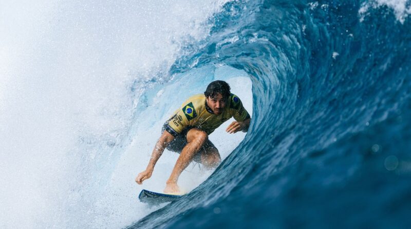 Yago Dora é campeão mundial de surfe profissional