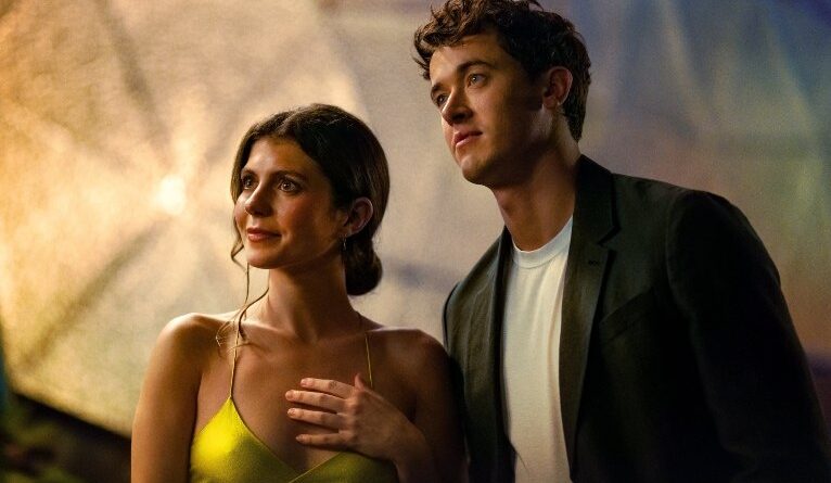 adaptação do livro de Emily Henry ganha imagens