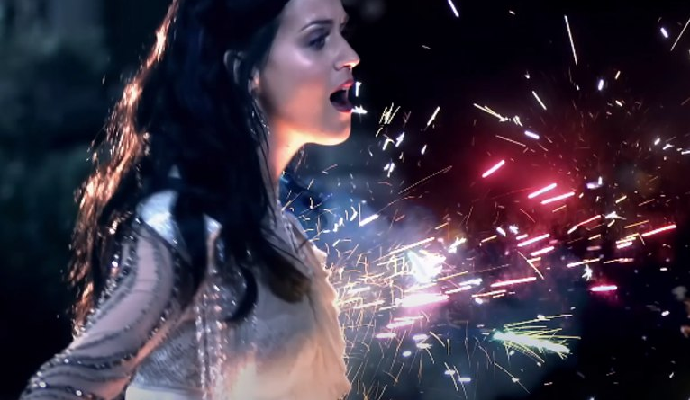 aprenda a cantar 'Firework' no Inglês com Música!