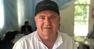 Dr. Getúlio Manoel Loureiro na Câmara de São Gabriel durante votação das contas públicas.