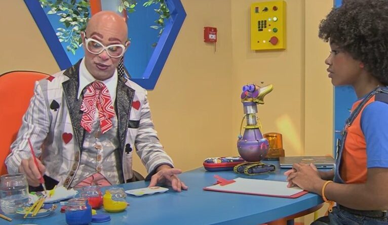 em aventura educativa, Quintal da Cultura mostra como é feita a tinta guache