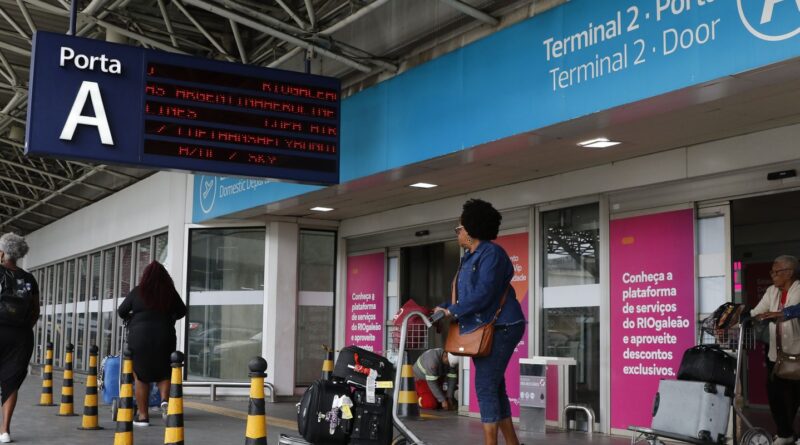 Aéreas flexibilizam remarcação de voos para RJ após operação policial