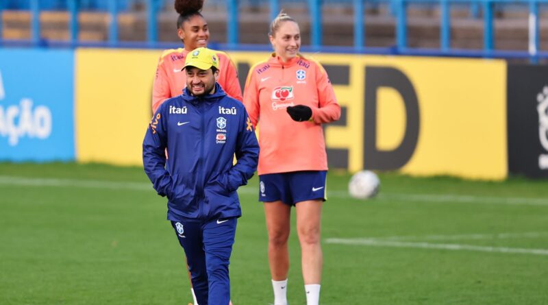 Arthur Elias espera equilíbrio em partida amistosa com Inglaterra