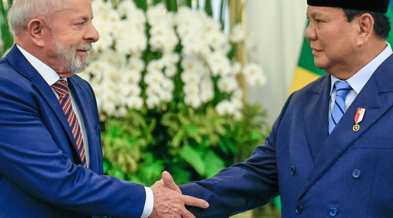 Brasil e Indonésia firmam acordos; Lula confirma candidatura em 2026