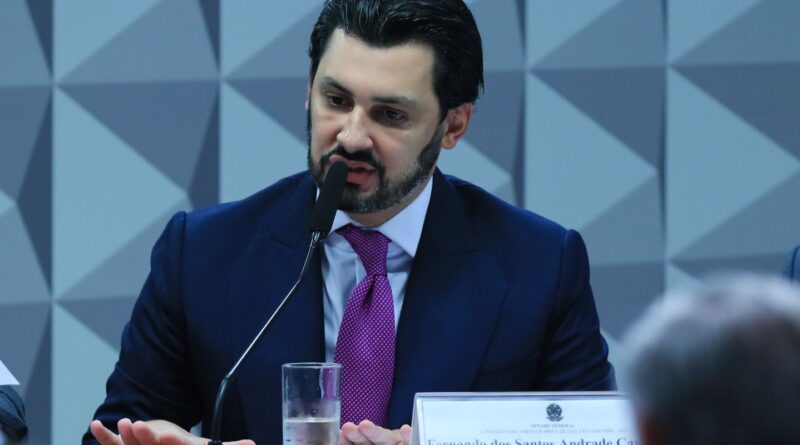 CPMI do INSS: empresário responde a relator, mas se cala para comissão