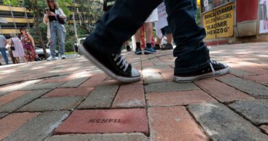 Calçadão em SP homenageia personalidades que lutaram pela democracia