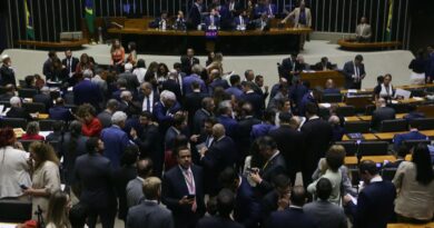 Câmara aprova isenção do IR para quem ganha até R$ 5 mil