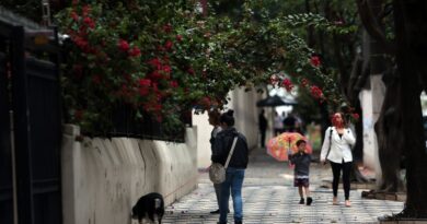 Capital paulista amanhece com céu encoberto e chuva