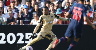 Ederson se machuca e John, ex-Botafogo, é convocado para amistosos