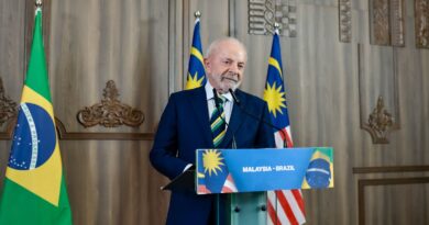 "Ele tem meu telefone e eu tenho o dele", diz Lula sobre Trump