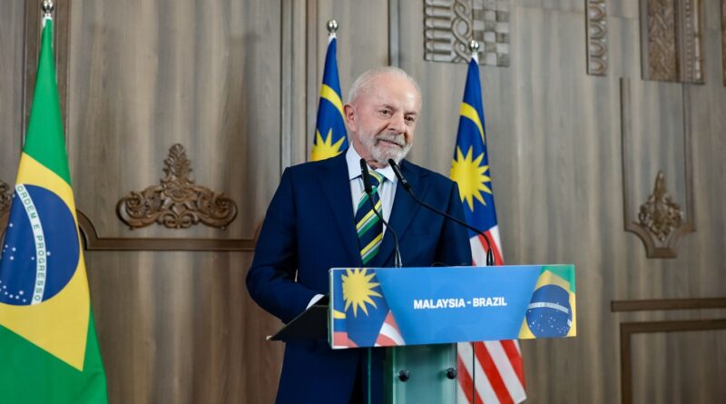 "Ele tem meu telefone e eu tenho o dele", diz Lula sobre Trump