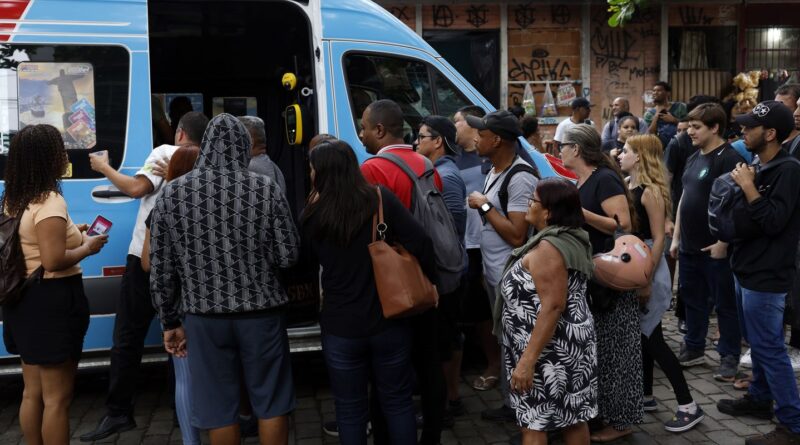 "Entrei na estação para fugir dos tiros", conta moradora do Rio
