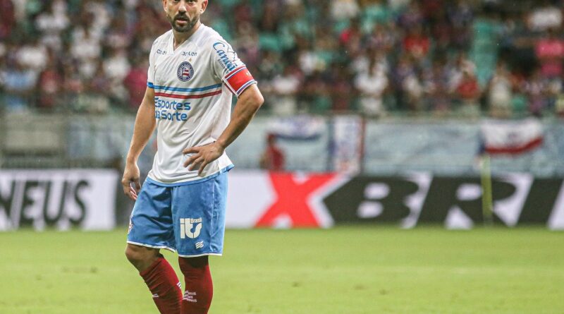 Everton Ribeiro passa por cirurgia de tireoide devido a um câncer